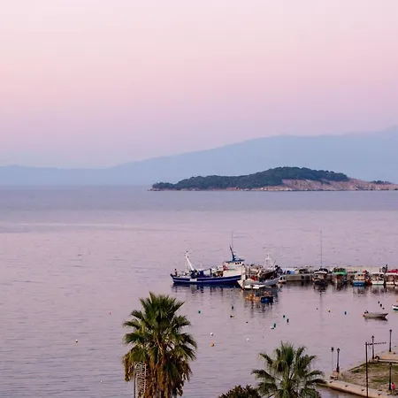 Theasi Apartamento *